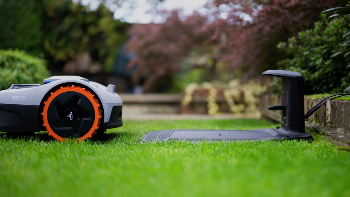 Segway Navimow i105E in giardino